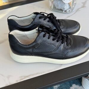 ECCO Ladies  Black  Sneakers